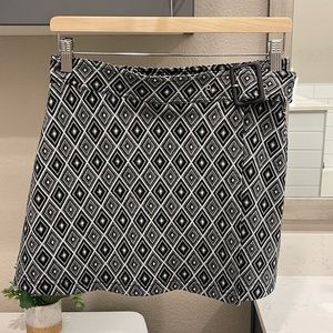 Old Money black and white skirt